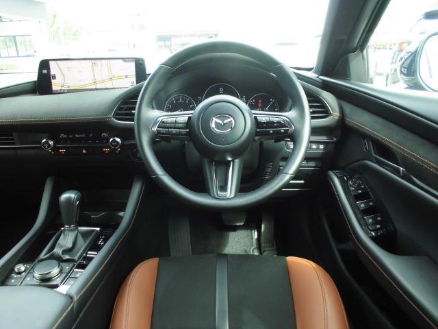 ＭＡＺＤＡ３ファストバック １５Ｓ　レトロスポーツエディション　衝突被害軽減システム　アダプティブクルーズコントロール　全周囲カメラ　オートマチックハイビーム　電動シート　シートヒーター　バックカメラ　オートライト　ＬＥＤヘッドランプ　Ｂｌｕｅｔｏｏｔｈ（4枚目）