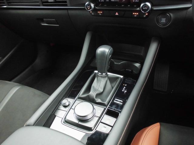 ＭＡＺＤＡ３ファストバック １５Ｓ　レトロスポーツエディション　衝突被害軽減システム　アダプティブクルーズコントロール　全周囲カメラ　オートマチックハイビーム　電動シート　シートヒーター　バックカメラ　オートライト　ＬＥＤヘッドランプ　Ｂｌｕｅｔｏｏｔｈ（12枚目）