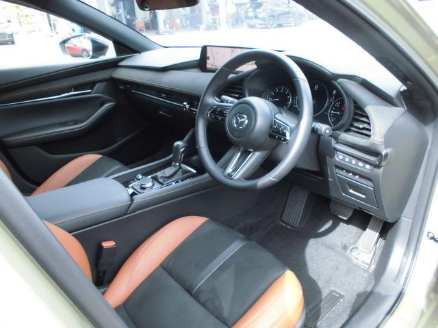 ＭＡＺＤＡ３ファストバック １５Ｓ　レトロスポーツエディション　衝突被害軽減システム　アダプティブクルーズコントロール　全周囲カメラ　オートマチックハイビーム　電動シート　シートヒーター　バックカメラ　オートライト　ＬＥＤヘッドランプ　Ｂｌｕｅｔｏｏｔｈ（13枚目）