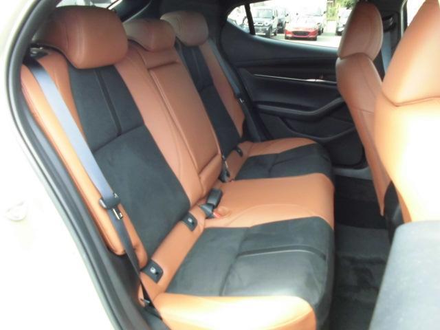ＭＡＺＤＡ３ファストバック １５Ｓ　レトロスポーツエディション　衝突被害軽減システム　アダプティブクルーズコントロール　全周囲カメラ　オートマチックハイビーム　電動シート　シートヒーター　バックカメラ　オートライト　ＬＥＤヘッドランプ　Ｂｌｕｅｔｏｏｔｈ（15枚目）