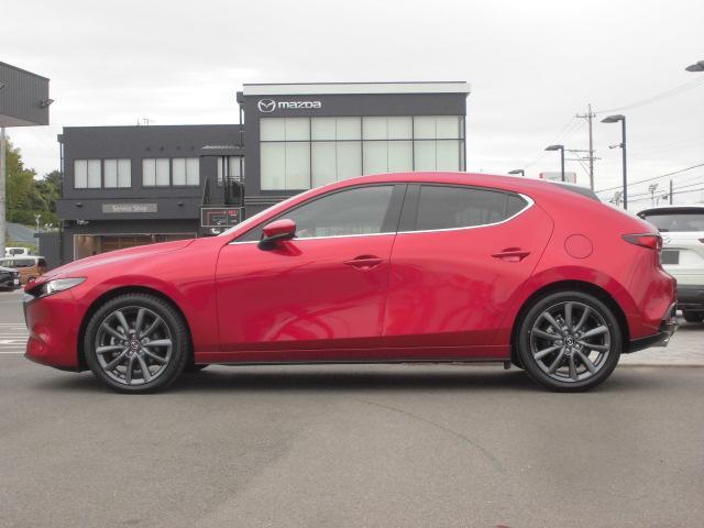 MAZDA3ファストバック 20S ツーリング 衝突被害軽減システム アダプティブクルーズコントロール 全周囲カメラ オートマチックハイビーム 革シート 電動シート シートヒーター バックカメラ オートライト LEDヘッドランプ Bluetooth(3枚目)