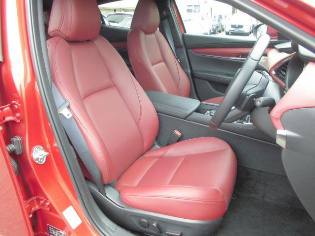 MAZDA3ファストバック 20S ツーリング 衝突被害軽減システム アダプティブクルーズコントロール 全周囲カメラ オートマチックハイビーム 革シート 電動シート シートヒーター バックカメラ オートライト LEDヘッドランプ Bluetooth(14枚目)