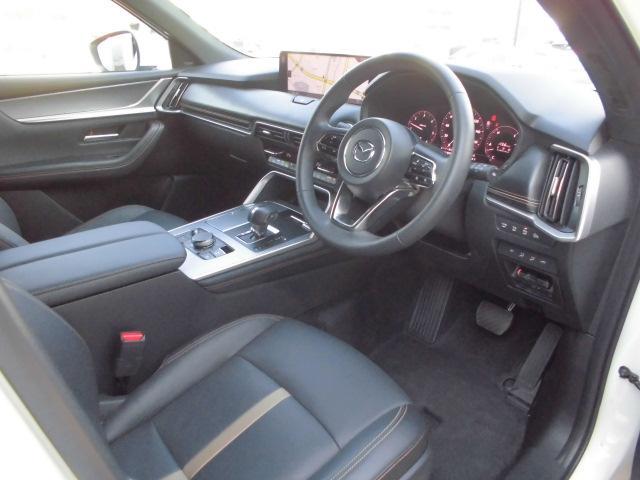 �l�Ԓ��S�̍l�����Ɋ�Â��A�h���C�o�[�ɗ^������𐮗������V���v���ȃ��C�A�E�g�Ƃ��邱�ƂŁA�S�ɗ]�T�������ĉ^�]�ɏW���ł���R�N�s�b�g�ƂȂ��Ă��܂��B