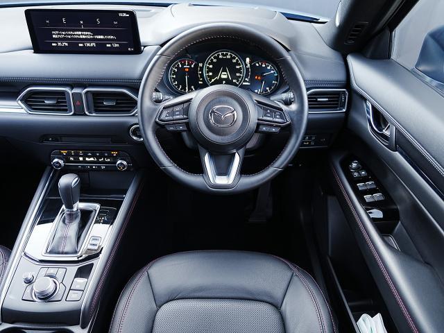 ＣＸ－５ ２５Ｓ　スポーツアピアランス　衝突被害軽減システム　アダプティブクルーズコントロール　全周囲カメラ　オートマチックハイビーム　革シート　電動シート　シートヒーター　バックカメラ　オートライト　ＬＥＤヘッドランプ　ＥＴＣ（4枚目）