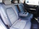 後部座席も広々スペースです。大きな座面とリクライニング機能でゆったりロングドライブをお楽しみいただけます。