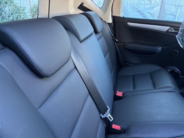 Ａクラス Ａ２００　ターボ　アバンギャルド　ナビ　フルセグＴＶ　バックカメラ　ワンオーナー　黒革シート　パワーステアリング　パワーウィンドウ　ＨＩＤライト（7枚目）