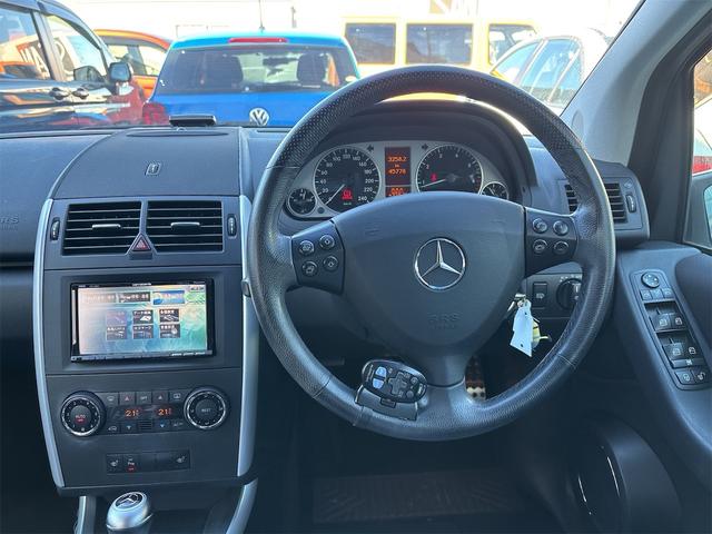 Ａクラス Ａ２００　ターボ　アバンギャルド　ナビ　フルセグＴＶ　バックカメラ　ワンオーナー　黒革シート　パワーステアリング　パワーウィンドウ　ＨＩＤライト（59枚目）