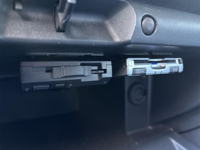 Ａクラス Ａ２００　ターボ　アバンギャルド　ナビ　フルセグＴＶ　バックカメラ　ワンオーナー　黒革シート　パワーステアリング　パワーウィンドウ　ＨＩＤライト（64枚目）