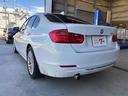 3シリーズ 320i バックカメラ ナビ クリアランスソナー アルミホイール オートライト HID パワーシート スマートキー アイドリングストップ 電動格納ミラー シートヒーター AT 盗難防止システム ABS ESC 中古車画像_4