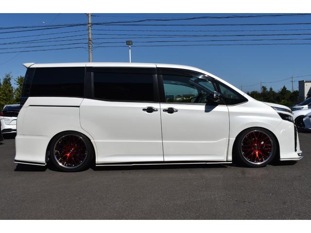 ヴォクシー ZS 煌III KUHL仕様VERZ19AW車高調LEDヘッドシグネチャーイルミLEDリフレクターTセーフティー半革シートアルパイン11inナビTVBカメラ12in後席モニター両側パワースライドドアETC取説整備手帳(5枚目)