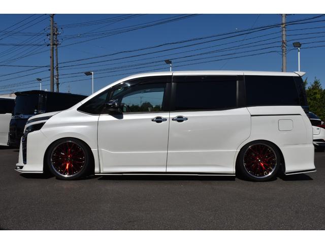 ヴォクシー ZS 煌III KUHL仕様VERZ19AW車高調LEDヘッドシグネチャーイルミLEDリフレクターTセーフティー半革シートアルパイン11inナビTVBカメラ12in後席モニター両側パワースライドドアETC取説整備手帳(6枚目)