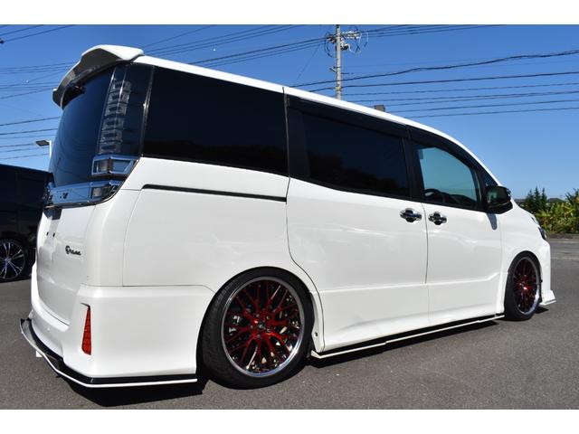 ヴォクシー ZS 煌III KUHL仕様VERZ19AW車高調LEDヘッドシグネチャーイルミLEDリフレクターTセーフティー半革シートアルパイン11inナビTVBカメラ12in後席モニター両側パワースライドドアETC取説整備手帳(9枚目)