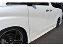 2.5Z Gエディション アドミレーション仕様WORK20AW車高調4本出しマフラーWSR3眼LEDヘッドシグネチャーイルミBSMアルパイン11inナビTVBカメラ12in後席モニター黒革エアシート両側パワスラDインナーミラー(30枚目)