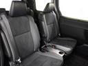 足元広々で、ゆったりとした後席ですね。　後席でノビノビ、リラックス快適な空間でドライブはいかがですか。