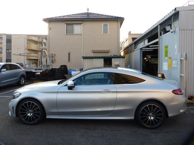 Ｃクラス Ｃ１８０クーペスポーツレザーエクスクルシブパッケージ　レーダーセーフティパッケージ　純ナビＴＶ　Ｂモニター　赤レザーシート　ＡＭＧアルミホイール　キーレスゴー　ＬＥＤヘッドライト　パノラミックルーフ　シートヒーター　パワーシート　ヘッドアップディスプレイ（4枚目）