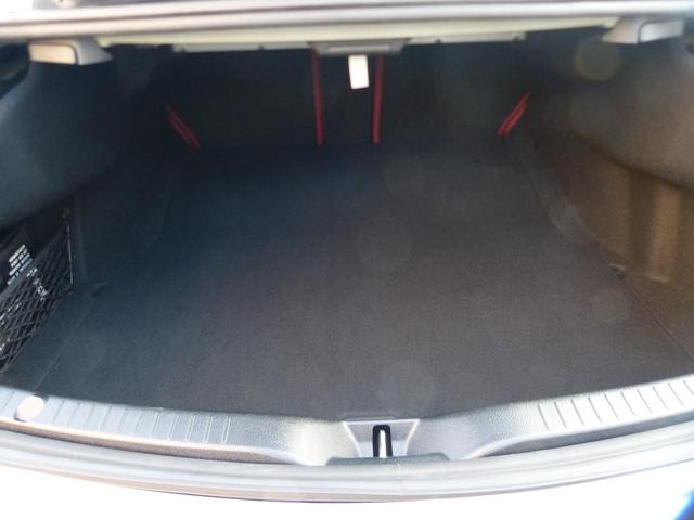 Ｃクラス Ｃ１８０クーペスポーツレザーエクスクルシブパッケージ　レーダーセーフティパッケージ　純ナビＴＶ　Ｂモニター　赤レザーシート　ＡＭＧアルミホイール　キーレスゴー　ＬＥＤヘッドライト　パノラミックルーフ　シートヒーター　パワーシート　ヘッドアップディスプレイ（10枚目）