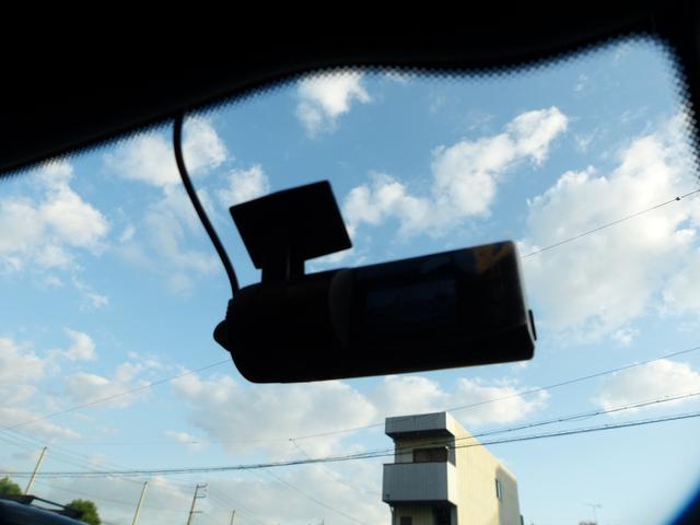 Ｃクラス Ｃ１８０クーペスポーツレザーエクスクルシブパッケージ　レーダーセーフティパッケージ　純ナビＴＶ　Ｂモニター　赤レザーシート　ＡＭＧアルミホイール　キーレスゴー　ＬＥＤヘッドライト　パノラミックルーフ　シートヒーター　パワーシート　ヘッドアップディスプレイ（23枚目）