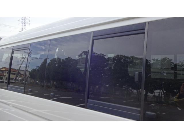 ハイエースワゴン ＧＬ　リクライニング対策済・オートエアコン・スライディングサイドガラス・社外１５インチホイール・ホワイトレタータイヤ・社外テールランプ・フロント修復歴有（13枚目）