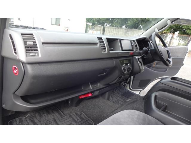 ハイエースワゴン ＧＬ　リクライニング対策済・オートエアコン・スライディングサイドガラス・社外１５インチホイール・ホワイトレタータイヤ・社外テールランプ・フロント修復歴有（15枚目）