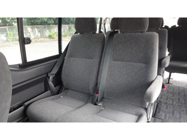 ハイエースワゴン ＧＬ　リクライニング対策済・オートエアコン・スライディングサイドガラス・社外１５インチホイール・ホワイトレタータイヤ・社外テールランプ・フロント修復歴有（23枚目）