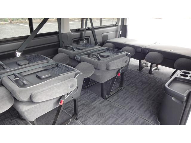 ハイエースワゴン ＧＬ　リクライニング対策済・オートエアコン・スライディングサイドガラス・社外１５インチホイール・ホワイトレタータイヤ・社外テールランプ・フロント修復歴有（30枚目）