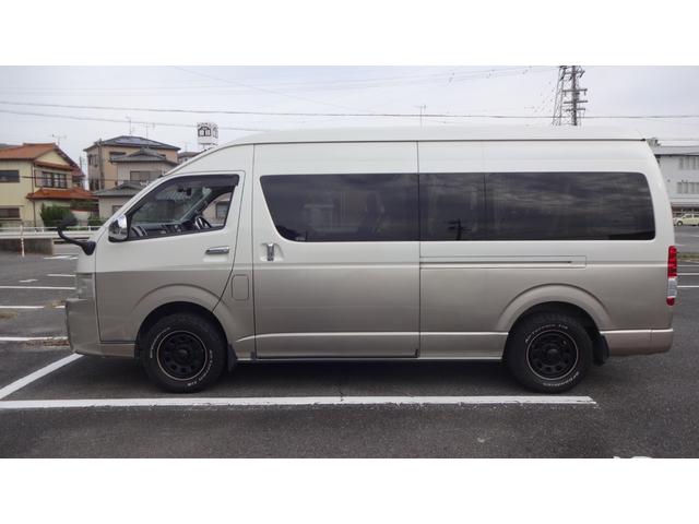 ハイエースワゴン グランドキャビン　ワンオーナー・パワースライド・リクライニング対策済・レザー調シートカバー・コーナーソナ・１６インチデイトナホイール・純正ナビ・バックカメラ・リヤフリップダウンモニター・当社オリジナルフロアーカーペット（5枚目）