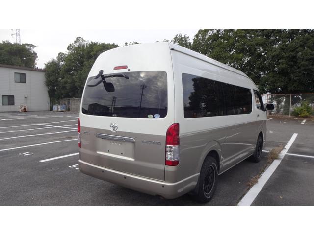 ハイエースワゴン グランドキャビン　ワンオーナー・パワースライド・リクライニング対策済・レザー調シートカバー・コーナーソナ・１６インチデイトナホイール・純正ナビ・バックカメラ・リヤフリップダウンモニター・当社オリジナルフロアーカーペット（6枚目）