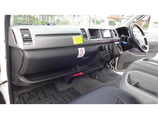ハイエースワゴン グランドキャビン　ワンオーナー・パワースライド・リクライニング対策済・レザー調シートカバー・コーナーソナ・１６インチデイトナホイール・純正ナビ・バックカメラ・リヤフリップダウンモニター・当社オリジナルフロアーカーペット（13枚目）