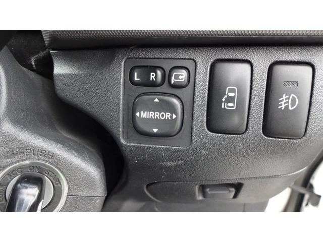 ハイエースワゴン グランドキャビン　ワンオーナー・パワースライド・リクライニング対策済・レザー調シートカバー・コーナーソナ・１６インチデイトナホイール・純正ナビ・バックカメラ・リヤフリップダウンモニター・当社オリジナルフロアーカーペット（17枚目）