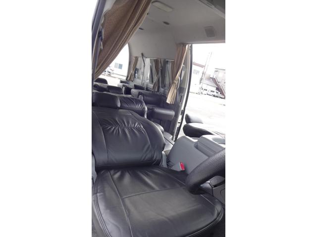 ハイエースワゴン グランドキャビン　ワンオーナー・パワースライド・リクライニング対策済・レザー調シートカバー・コーナーソナ・１６インチデイトナホイール・純正ナビ・バックカメラ・リヤフリップダウンモニター・当社オリジナルフロアーカーペット（31枚目）