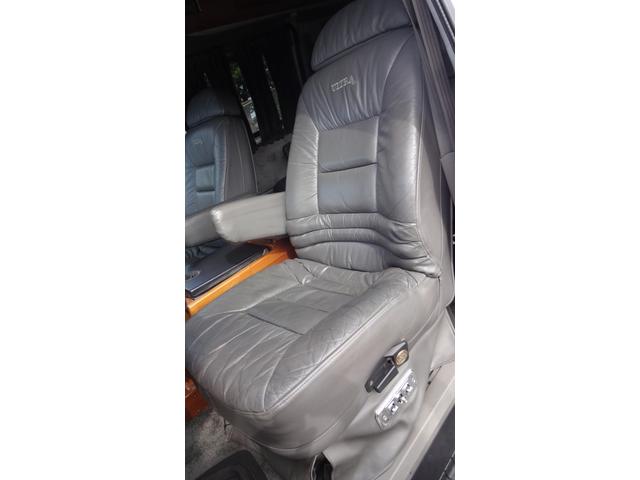 シボレーアストロ アメリカンロード　新車並行・・実走行・ハイルーフ・ツインエアコン・社外キーレス・１５インチデイトナホイール・キャプテンシート・３列目電動フルフラットシート・レザーシート・観音開き（20枚目）