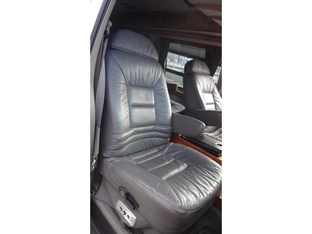 シボレーアストロ アメリカンロード　新車並行・・実走行・ハイルーフ・ツインエアコン・社外キーレス・１５インチデイトナホイール・キャプテンシート・３列目電動フルフラットシート・レザーシート・観音開き（21枚目）