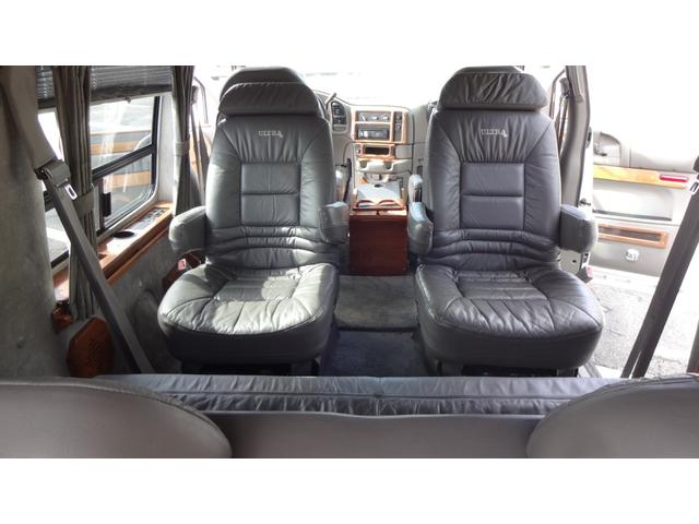 シボレーアストロ アメリカンロード　新車並行・・実走行・ハイルーフ・ツインエアコン・社外キーレス・１５インチデイトナホイール・キャプテンシート・３列目電動フルフラットシート・レザーシート・観音開き（26枚目）