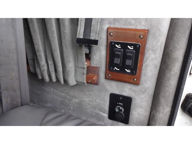 シボレーアストロ アメリカンロード　新車並行・・実走行・ハイルーフ・ツインエアコン・社外キーレス・１５インチデイトナホイール・キャプテンシート・３列目電動フルフラットシート・レザーシート・観音開き（35枚目）