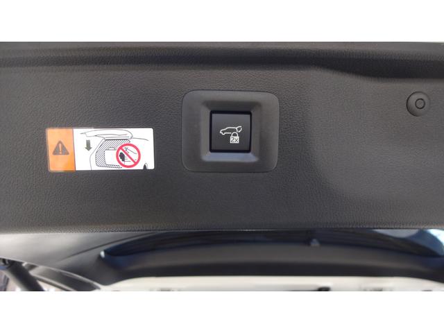 アルファード Z パワーシート・両側パワースライドドア・レザーシート・ツインムーンルーフ・パノラミックビューモニター・バックガイドラインカメラ・フリップダウンモニター・サイドオートステップ・パワーバックドア・リヤ小修復(22枚目)