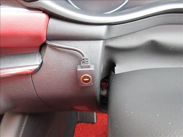 MAZDA3ファストバック 20S ツーリング バーガンディレザーパッケージ 別グレード18インチアルミホイール ETCオプション革製シフトノブ 純正ナビ フルセグTV TVキャンセラー 前後ドラレコ 全方位モニター(10枚目)