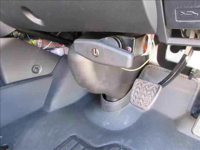 ハイエースバン ディーセル　スーパーＧＬ　ダークプライムＩＩ　純正ナビ　フルセグＴＶ　バックカメラ　ＴＲＤフロントスポイラー　Ｖｅｈｉｃｌｅ　フロアマット・虫除けネット　ホクトレーシング１６インチＡＷ　純正エンジンスターターリモコン　純正カーテンセット（12枚目）