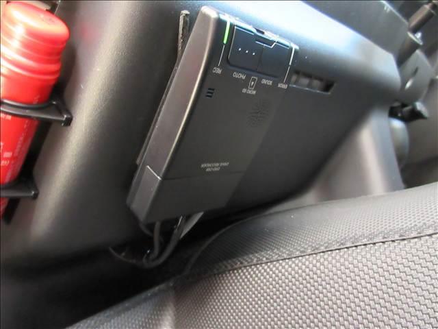 ハイエースバン ディーセル　スーパーＧＬ　ダークプライムＩＩ　純正ナビ　フルセグＴＶ　バックカメラ　ＴＲＤフロントスポイラー　Ｖｅｈｉｃｌｅ　フロアマット・虫除けネット　ホクトレーシング１６インチＡＷ　純正エンジンスターターリモコン　純正カーテンセット（21枚目）