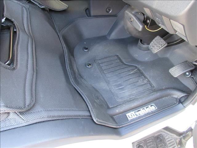 ハイエースバン ディーセル　スーパーＧＬ　ダークプライムＩＩ　純正ナビ　フルセグＴＶ　バックカメラ　ＴＲＤフロントスポイラー　Ｖｅｈｉｃｌｅ　フロアマット・虫除けネット　ホクトレーシング１６インチＡＷ　純正エンジンスターターリモコン　純正カーテンセット（26枚目）