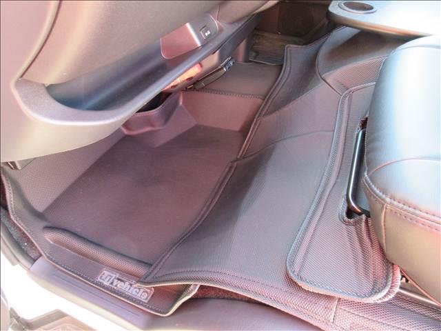 ハイエースバン ディーセル　スーパーＧＬ　ダークプライムＩＩ　純正ナビ　フルセグＴＶ　バックカメラ　ＴＲＤフロントスポイラー　Ｖｅｈｉｃｌｅ　フロアマット・虫除けネット　ホクトレーシング１６インチＡＷ　純正エンジンスターターリモコン　純正カーテンセット（31枚目）
