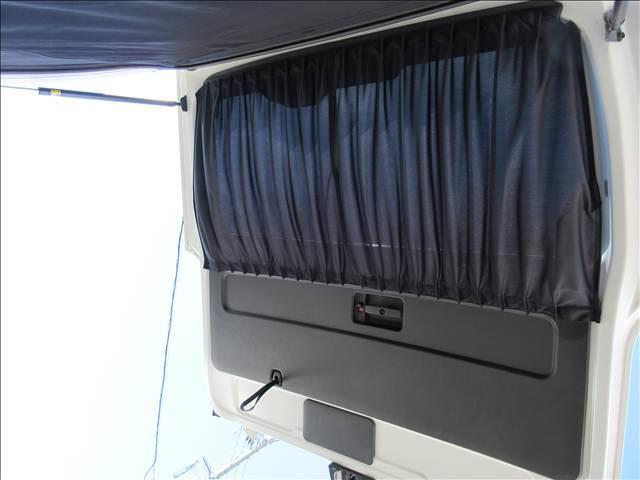 ハイエースバン ディーセル　スーパーＧＬ　ダークプライムＩＩ　純正ナビ　フルセグＴＶ　バックカメラ　ＴＲＤフロントスポイラー　Ｖｅｈｉｃｌｅ　フロアマット・虫除けネット　ホクトレーシング１６インチＡＷ　純正エンジンスターターリモコン　純正カーテンセット（51枚目）