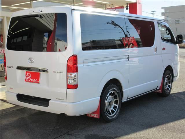 ハイエースバン ディーセル　スーパーＧＬ　ダークプライムＩＩ　純正ナビ　フルセグＴＶ　バックカメラ　ＴＲＤフロントスポイラー　Ｖｅｈｉｃｌｅ　フロアマット・虫除けネット　ホクトレーシング１６インチＡＷ　純正エンジンスターターリモコン　純正カーテンセット（64枚目）