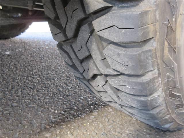 ハイエースバン ディーセル　スーパーＧＬ　ダークプライムＩＩ　純正ナビ　フルセグＴＶ　バックカメラ　ＴＲＤフロントスポイラー　Ｖｅｈｉｃｌｅ　フロアマット・虫除けネット　ホクトレーシング１６インチＡＷ　純正エンジンスターターリモコン　純正カーテンセット（70枚目）