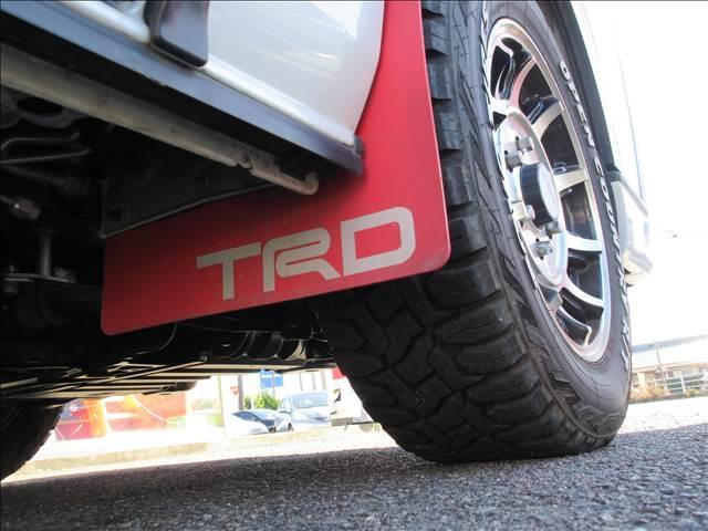 ハイエースバン ディーセル　スーパーＧＬ　ダークプライムＩＩ　純正ナビ　フルセグＴＶ　バックカメラ　ＴＲＤフロントスポイラー　Ｖｅｈｉｃｌｅ　フロアマット・虫除けネット　ホクトレーシング１６インチＡＷ　純正エンジンスターターリモコン　純正カーテンセット（75枚目）