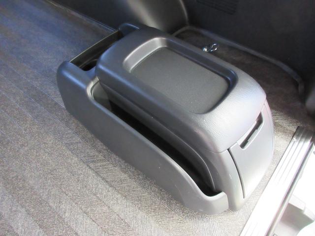ハイエースバン ディーセル　スーパーＧＬ　ダークプライムＩＩ　純正ナビ　フルセグＴＶ　バックカメラ　ＴＲＤフロントスポイラー　Ｖｅｈｉｃｌｅ　フロアマット・虫除けネット　ホクトレーシング１６インチＡＷ　純正エンジンスターターリモコン　純正カーテンセット（78枚目）