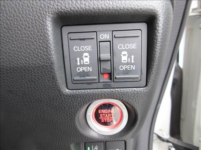 Ｎ－ＢＯＸカスタム カスタム　Ｌターボ　ＳＴＹＬＥ＋　ＢＬＡＣＫ　純正８インチナビ　フルセグＴＶ　バックカメラ　ＯＰルーフコンソールＯＰリモコンエンジンスターター　ＯＰ両側ワンタッチ式スライドドア　１５インチブラック塗装ＡＷ（10枚目）