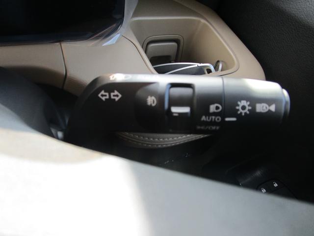 �y�I�[�g���C�g�z���̖͂��邳�����m���ăw�b�h���C�g�̃I���I�t�������Ő؂�ւ��Ă���܂��I