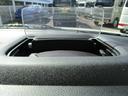 走行中に目をそらすことなく車輌情報を確認できるヘッドアップディスプレも装備しています1