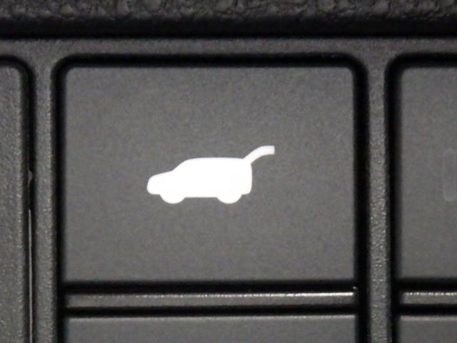 ★電動テールゲート★スイッチ一つでスムーズにテールゲートの開閉が出来ます♪