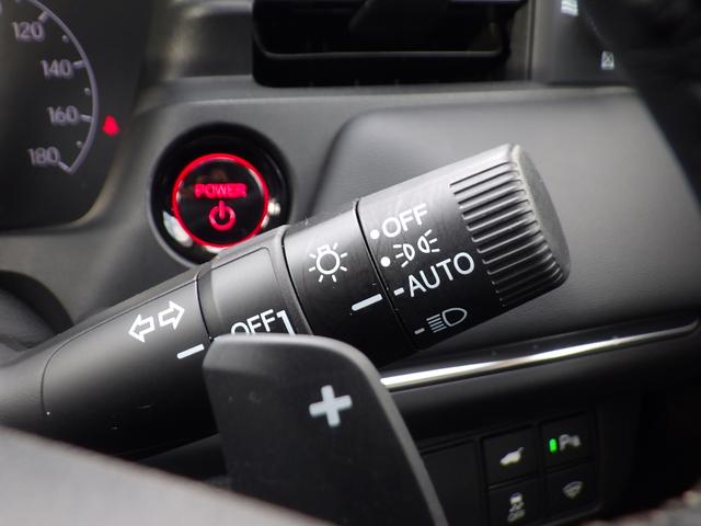 ★オートライトも標準装備ですので、夜間の付け忘れ、降車時の消し忘れ、トンネル通過時の点灯・消灯忘れも防止出来ます。